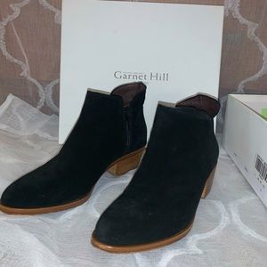 Garnet Hill, size 8, black ankle booties